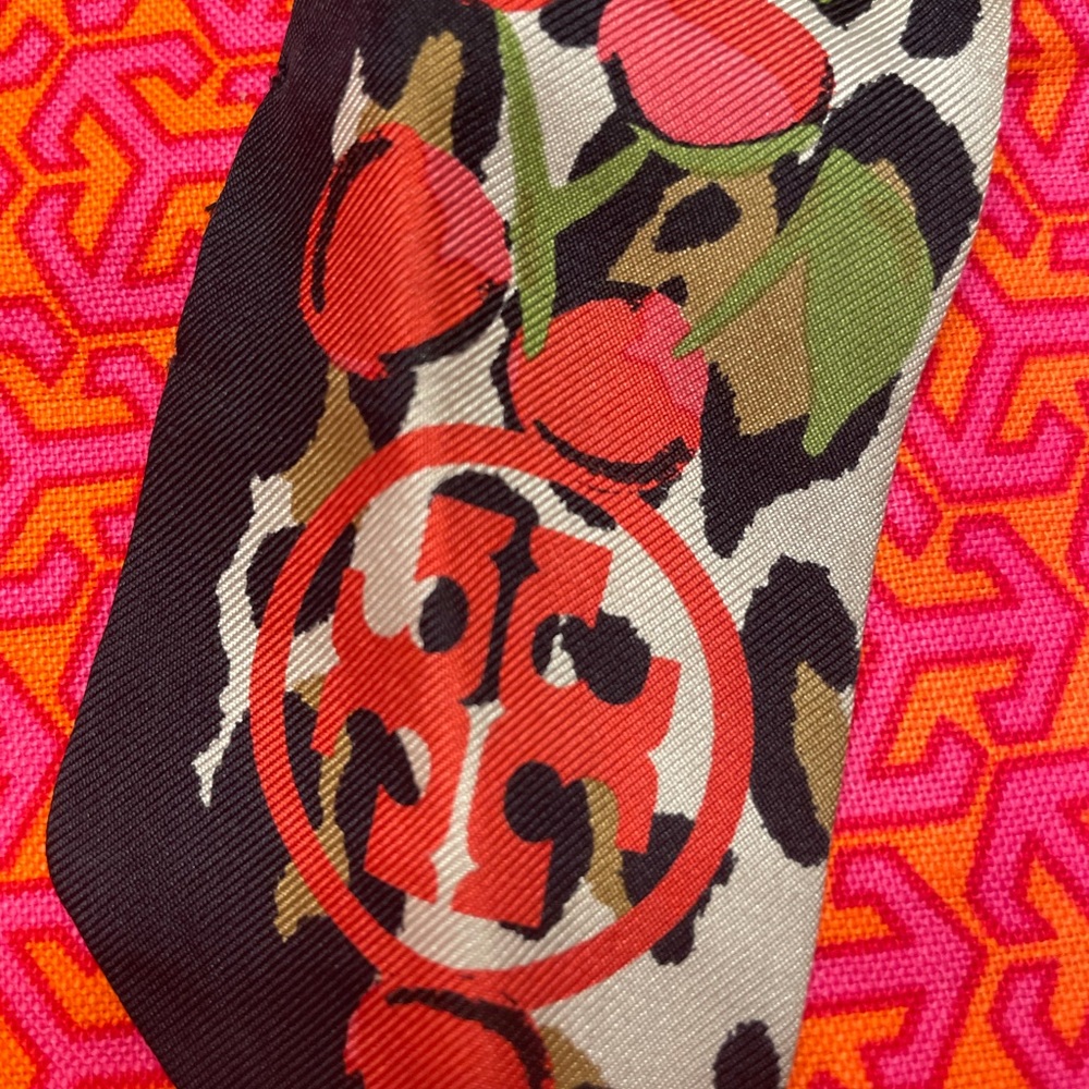 Tory Burch Magenta Bag - Picture 6 of 9